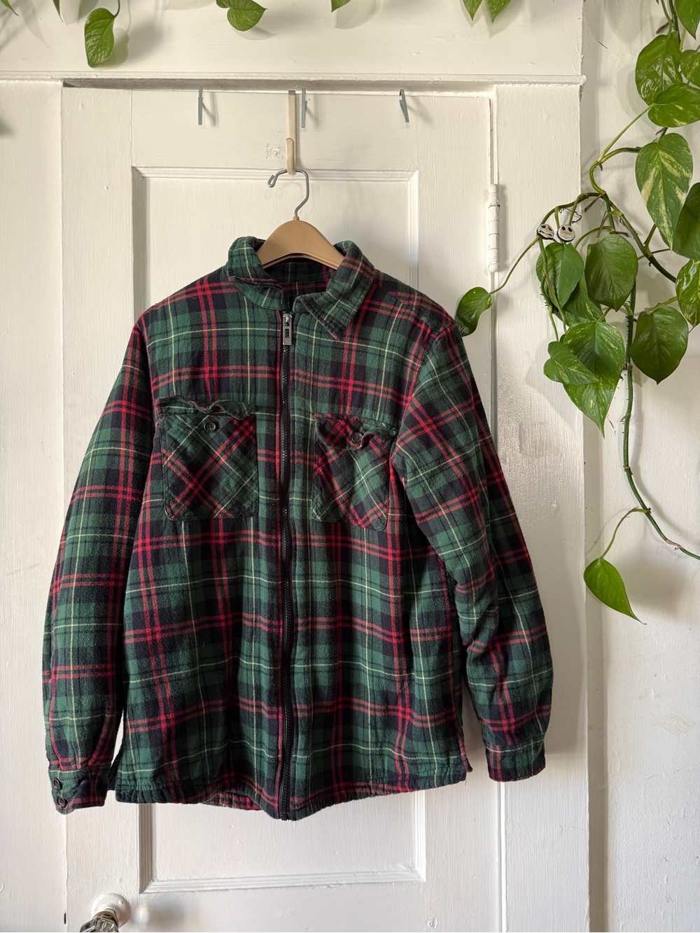 4 x 4 size L Green and Red Plaid Zip-Up Flannel Jacket